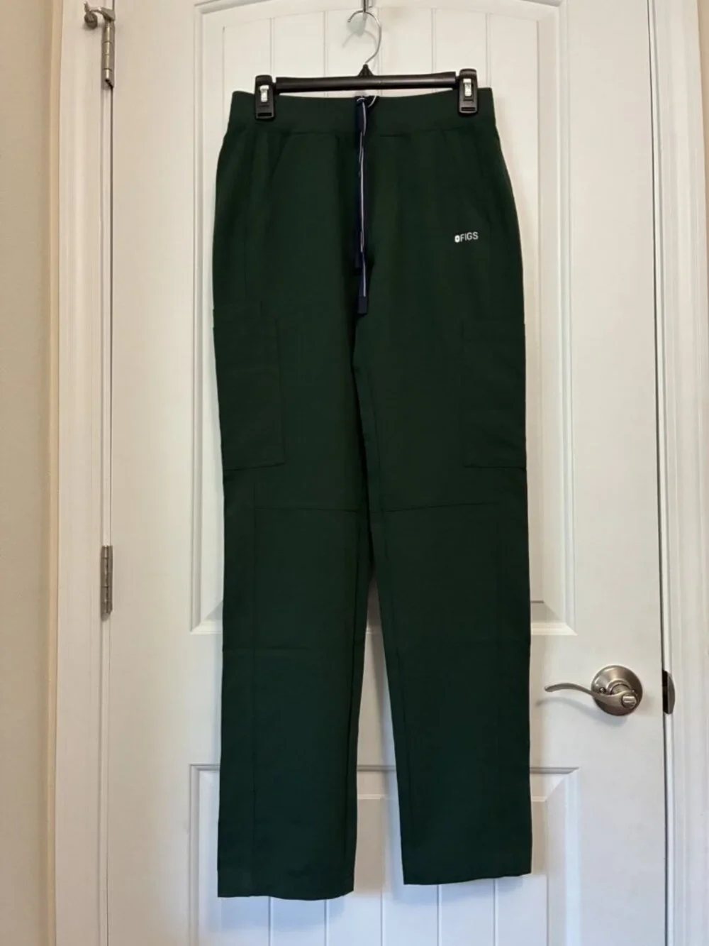 Figs Axim Cargo Scrub Pants In Forest Green W/Aya Logo Size XS 28” x 32”